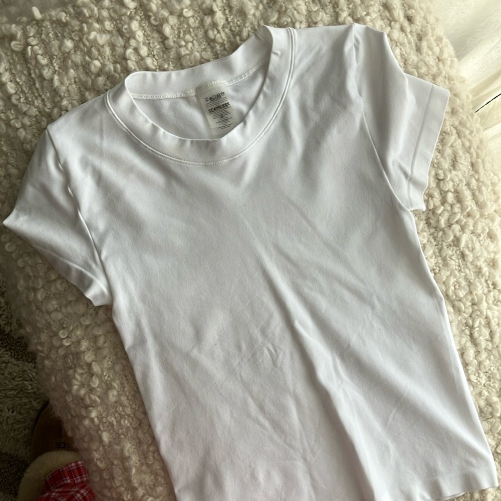 Aritzia Seamless Smooth Seamless Willow T-Shirt - Picture 2 of 6